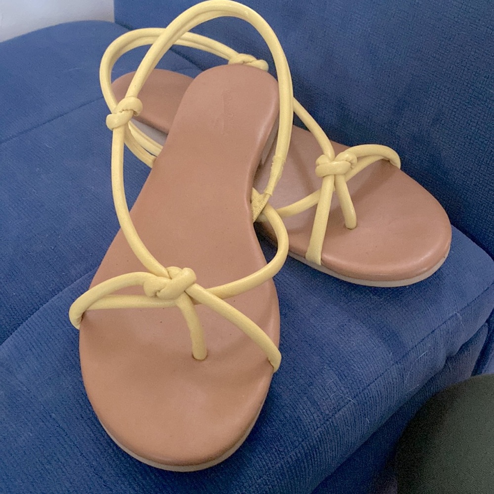 Like New Perfect Pastel Sandals